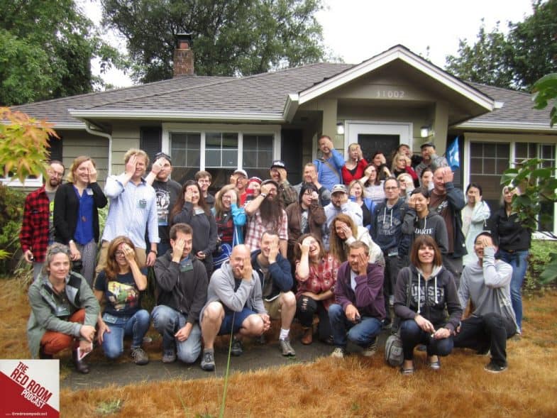 A Voyage to Twin Peaks: group photo in front of the Hurley house