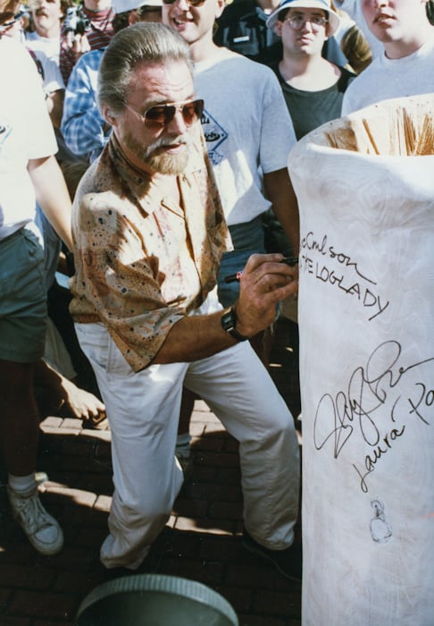 Al Strobel leaving his autograph