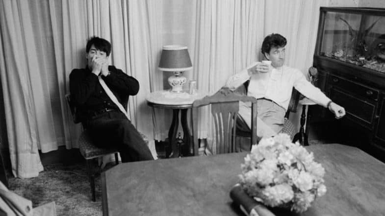 Kyle MacLachlan and David Lynch relaxing on the set of Blue Velvet