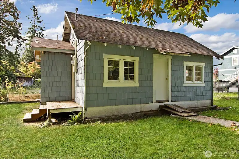 Bookhouse For Sale 002