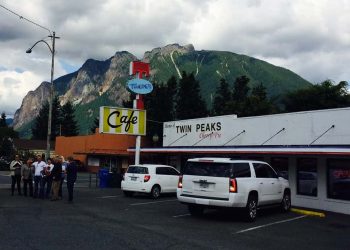 David Lynch Shows Up In Twin Peaks, Confirms He’ll Start Shooting New Episodes In September