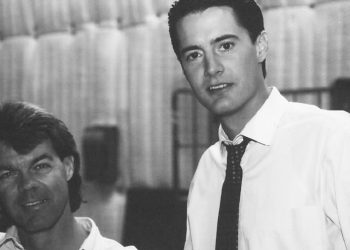 Duwayne Dunham and Kyle MacLachlan behind the scenes of Twin Peaks
