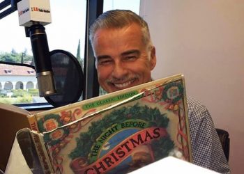 Ian Buchanan reads Twas The Night Before Christmas