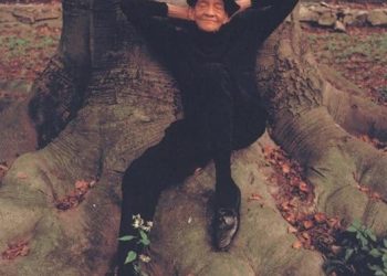 Jimmy Scott under (not a sycamore) tree
