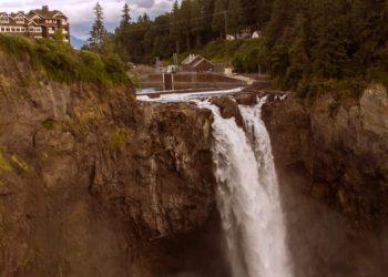 The Great Northern hotel and Snoqualmie Falls