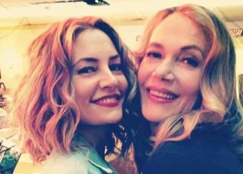 Mädchen Amick & Peggy Lipton on the set of the new Twin Peaks back in 2015. Photo via Mädchen Amick.