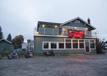 Roadhouse / Bang Bang Bar (2017)