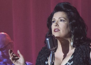 Rebekah Del Rio (and Moby) performing No Stars in Twin Peaks Part 10