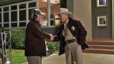 Robert Forster and David Lynch shaking hands on the set of Twin Peaks