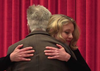 David Lynch & Sheryl Lee hugging