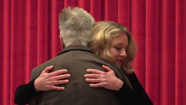 David Lynch & Sheryl Lee hugging