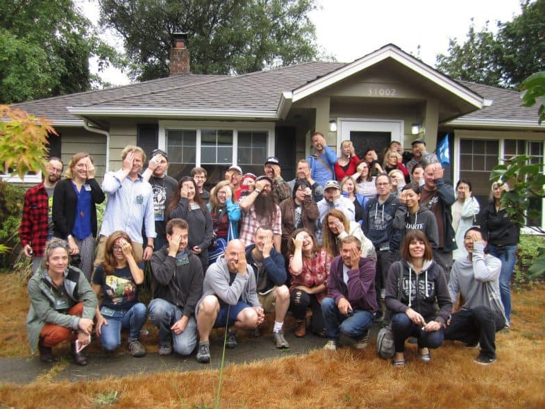 Twin Peaks Festival 2015 group photo in front of Nadine and Ed Hurley's house