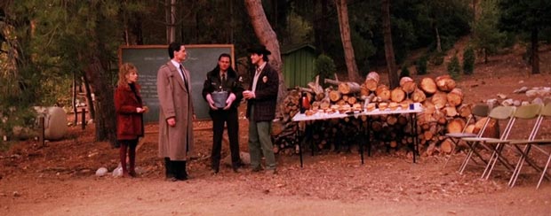 Twin Peaks: rock throwing scene