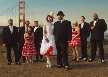Twin Peaks wedding group portrait